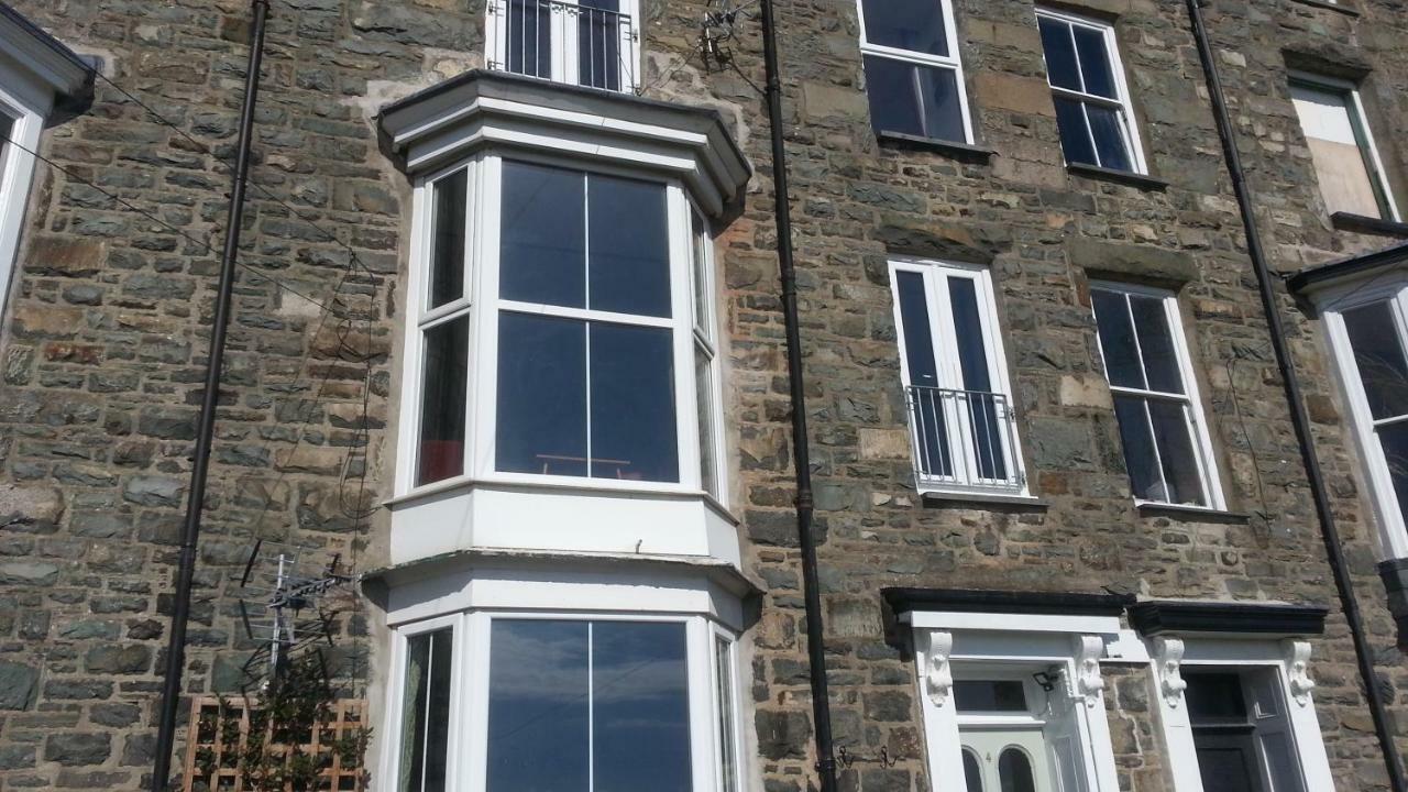 Apartment Chic Barmouth Bagian luar foto